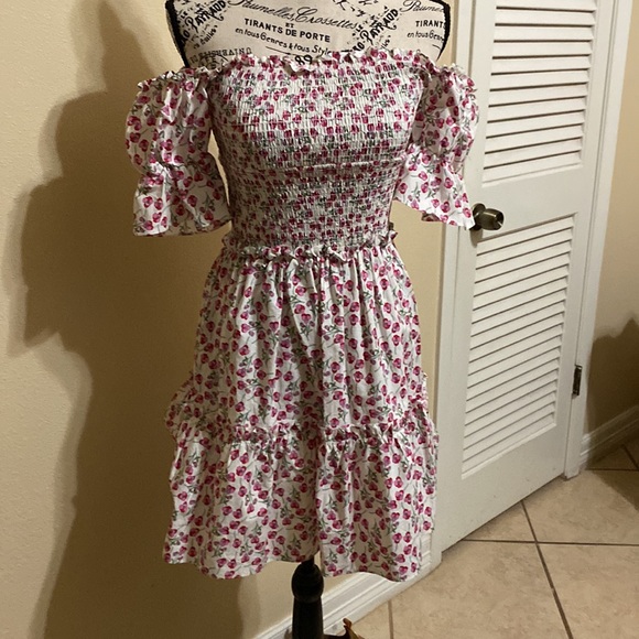 Topshop Dresses & Skirts - Topshop Floral Off the Shoulder Dress